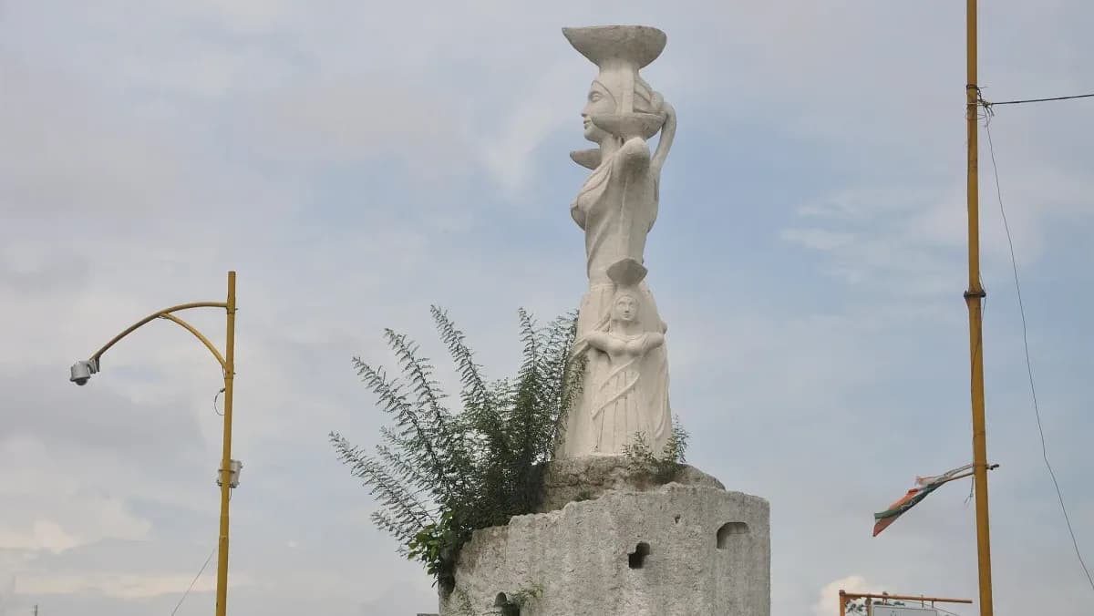 31-foot Kolkata landmark disappears, reappears after 12 years